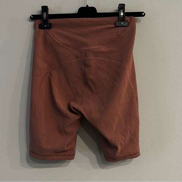 Lululemon Ribbed Contoured High Rise Short 8" - Picture 5 of 7